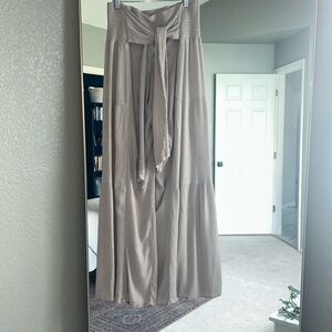 Beige Pants With Tie